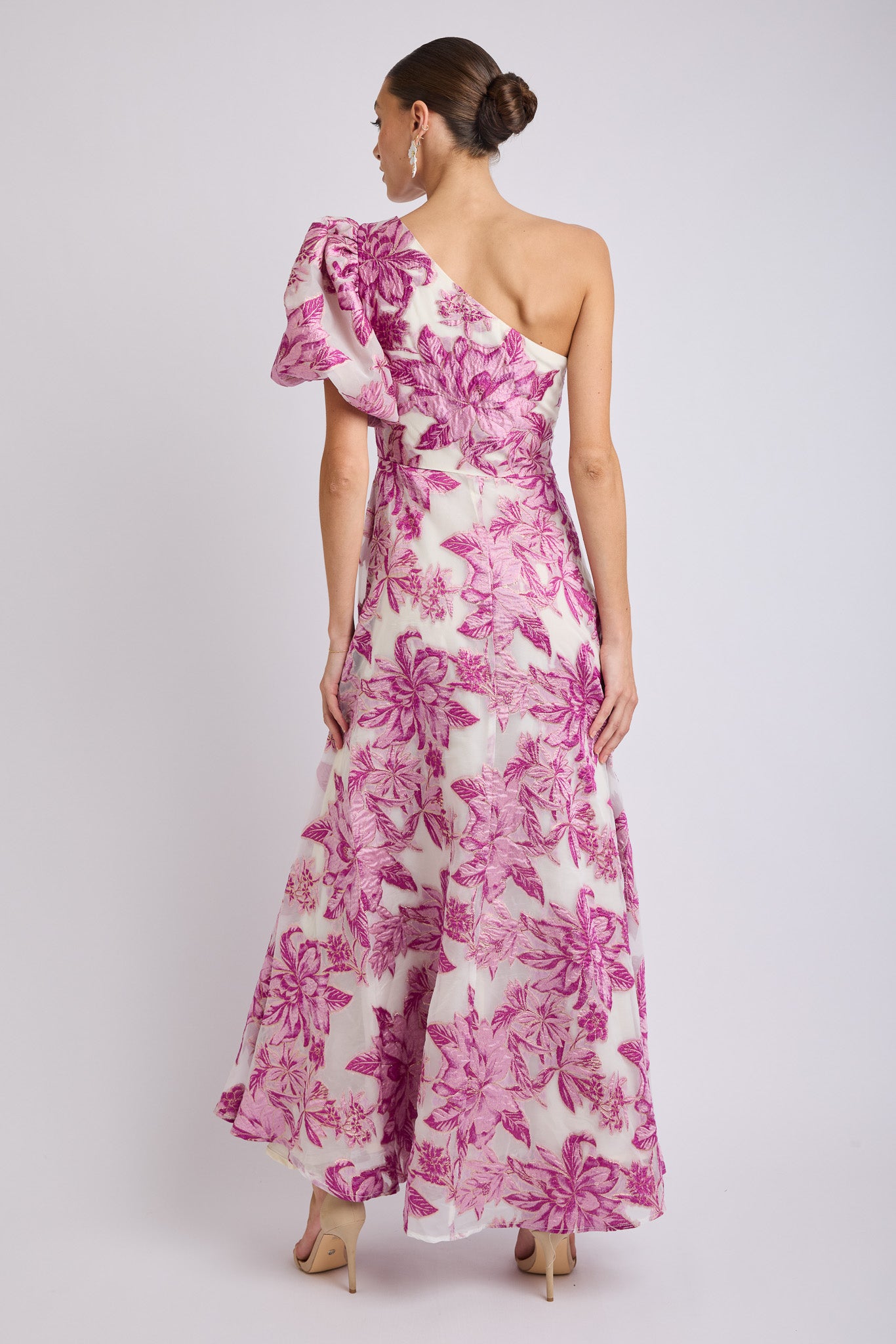 strapless open back dress Seanna Puff Shoulder Maxi Dress